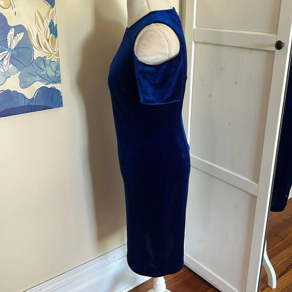 Calvin Klein Beautiful Blue Velvet Cold Shoulder Sheath Dress - Size 6 - Picture 5 of 8